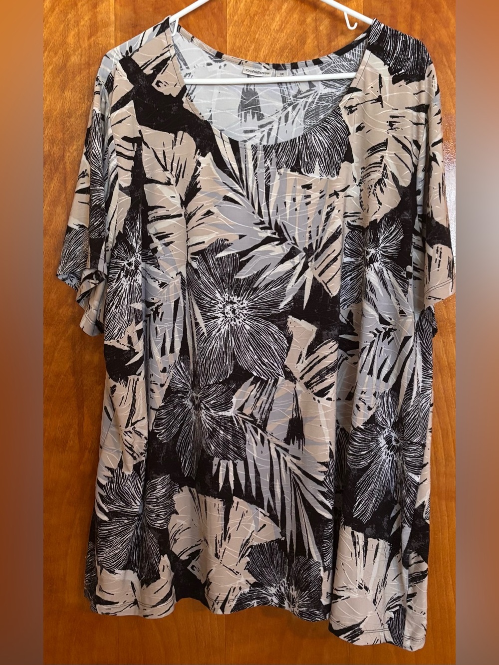 Floral Croft & Barrow 3X
 Print Scoop Neck Tunic - Black & Beig